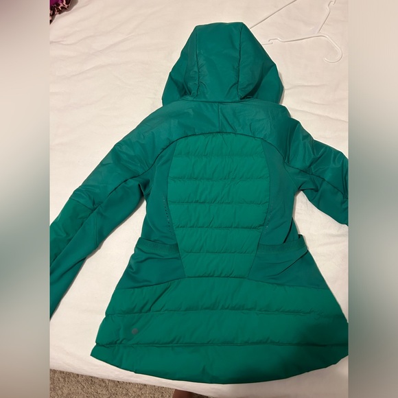 LULULEMON Down For It All Jacket
size 6
color EVERGLADE GREEN - Picture 4 of 4